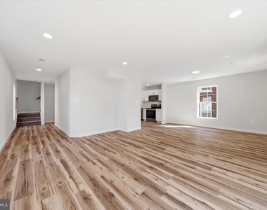 530 Ridge Avenue - Photo Thumbnail 8
