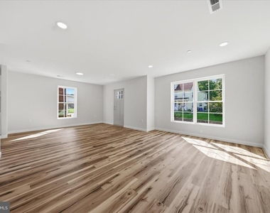 530 Ridge Avenue - Photo Thumbnail 4