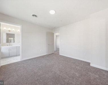530 Ridge Avenue - Photo Thumbnail 18