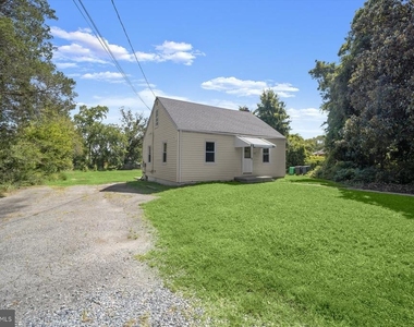 7520 Burgess Lane - Photo Thumbnail 16