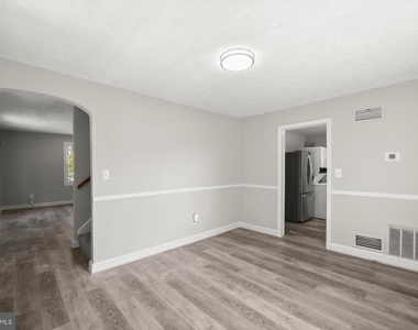 7520 Burgess Lane - Photo Thumbnail 15