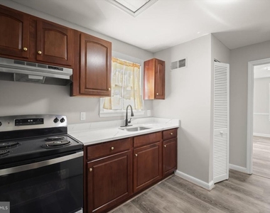 7520 Burgess Lane - Photo Thumbnail 2