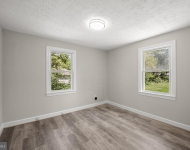 7520 Burgess Lane - Photo Thumbnail 11