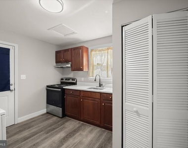 7520 Burgess Lane - Photo Thumbnail 13