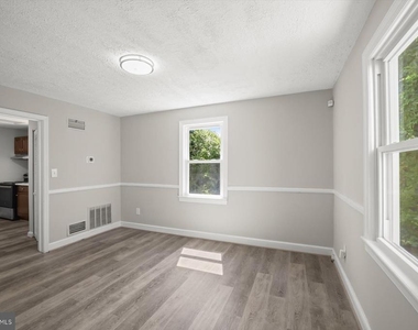 7520 Burgess Lane - Photo Thumbnail 3