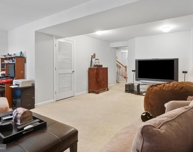 4225 Lavender Lane - Photo Thumbnail 3