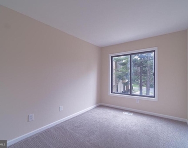 9416 Penshurst Court - Photo Thumbnail 6