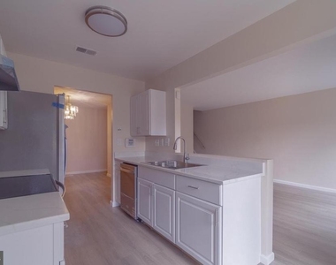 9416 Penshurst Court - Photo Thumbnail 3
