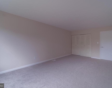 9416 Penshurst Court - Photo Thumbnail 13