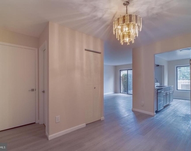 9416 Penshurst Court - Photo Thumbnail 4