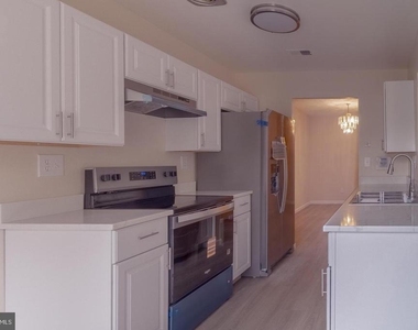 9416 Penshurst Court - Photo Thumbnail 2