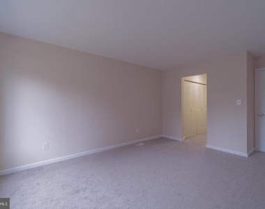 9416 Penshurst Court - Photo Thumbnail 16