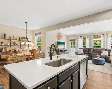 519 Lothian Way - Photo Thumbnail 4