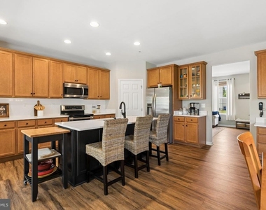 519 Lothian Way - Photo Thumbnail 3