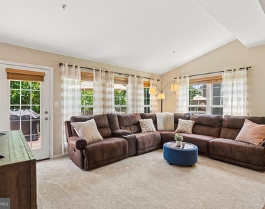 519 Lothian Way - Photo Thumbnail 5