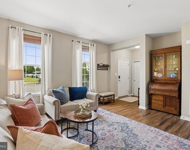 519 Lothian Way - Photo Thumbnail 2