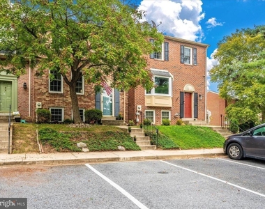112 Bracken Court - Photo Thumbnail 3