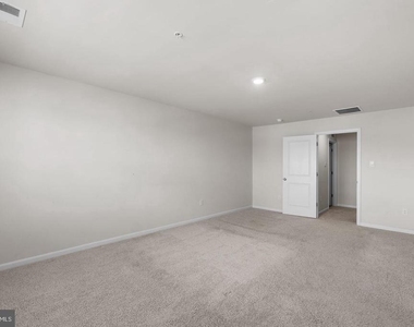 2070 Pomona Way - Photo Thumbnail 15