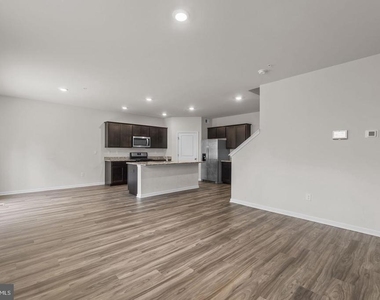 2070 Pomona Way - Photo Thumbnail 5