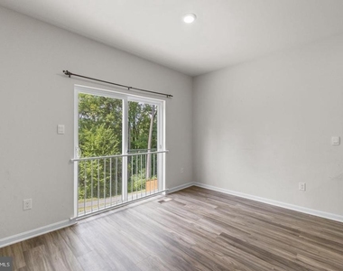 2070 Pomona Way - Photo Thumbnail 6