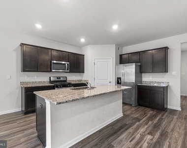 2070 Pomona Way - Photo Thumbnail 9