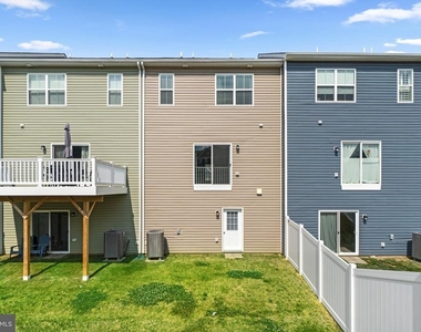2753 Town View Circle - Photo Thumbnail 30