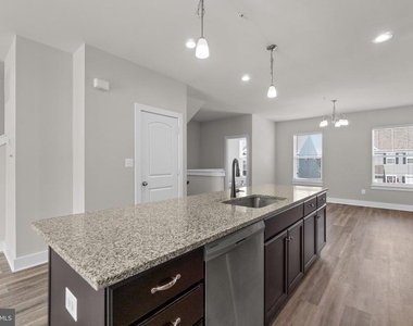 2753 Town View Circle - Photo Thumbnail 7