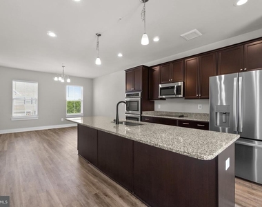 2753 Town View Circle - Photo Thumbnail 6