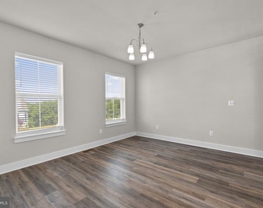 2753 Town View Circle - Photo Thumbnail 10