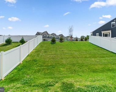 2753 Town View Circle - Photo Thumbnail 28