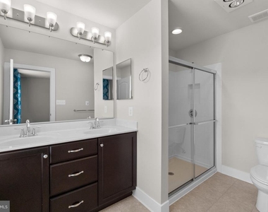 2753 Town View Circle - Photo Thumbnail 21