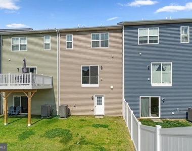 2753 Town View Circle - Photo Thumbnail 29