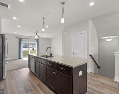 2753 Town View Circle - Photo Thumbnail 8