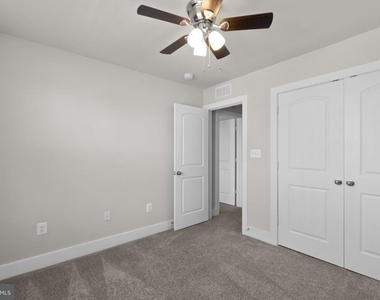 2753 Town View Circle - Photo Thumbnail 14