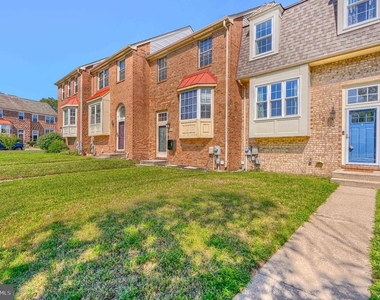 1306 Creekland Court - Photo Thumbnail 2
