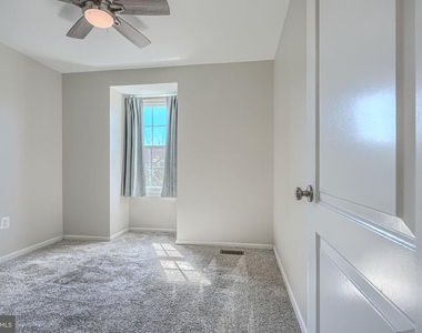 1306 Creekland Court - Photo Thumbnail 16