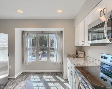 1306 Creekland Court - Photo Thumbnail 15