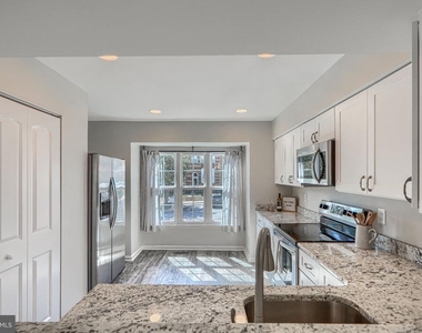 1306 Creekland Court - Photo Thumbnail 12