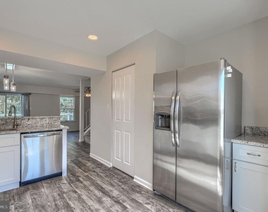 1306 Creekland Court - Photo Thumbnail 13