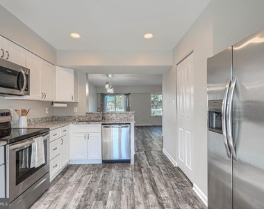 1306 Creekland Court - Photo Thumbnail 14