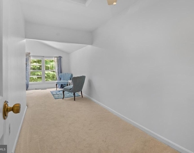 2557 Jigger Way - Photo Thumbnail 33