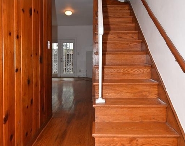 915 Hughes Mews Nw - Photo Thumbnail 1
