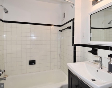 915 Hughes Mews Nw - Photo Thumbnail 6