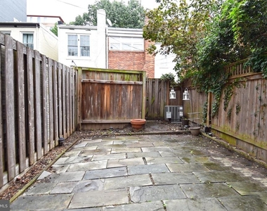 915 Hughes Mews Nw - Photo Thumbnail 10