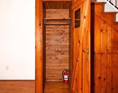 915 Hughes Mews Nw - Photo Thumbnail 8