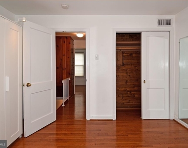 915 Hughes Mews Nw - Photo Thumbnail 5