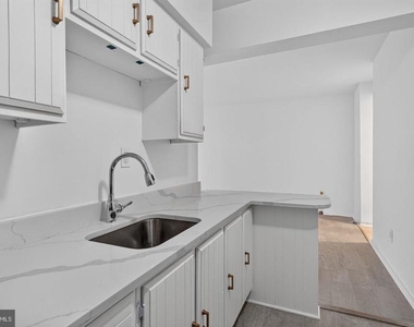 1711 Massachusetts Avenue Nw - Photo Thumbnail 5