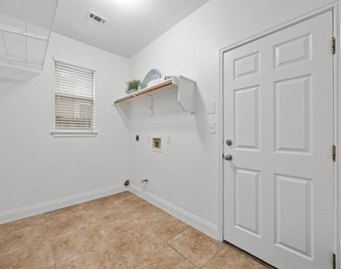 3917 Canyon Glen Cir - Photo Thumbnail 22