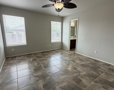 100 Carol Ave - Photo Thumbnail 9