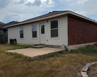 100 Carol Ave - Photo Thumbnail 15